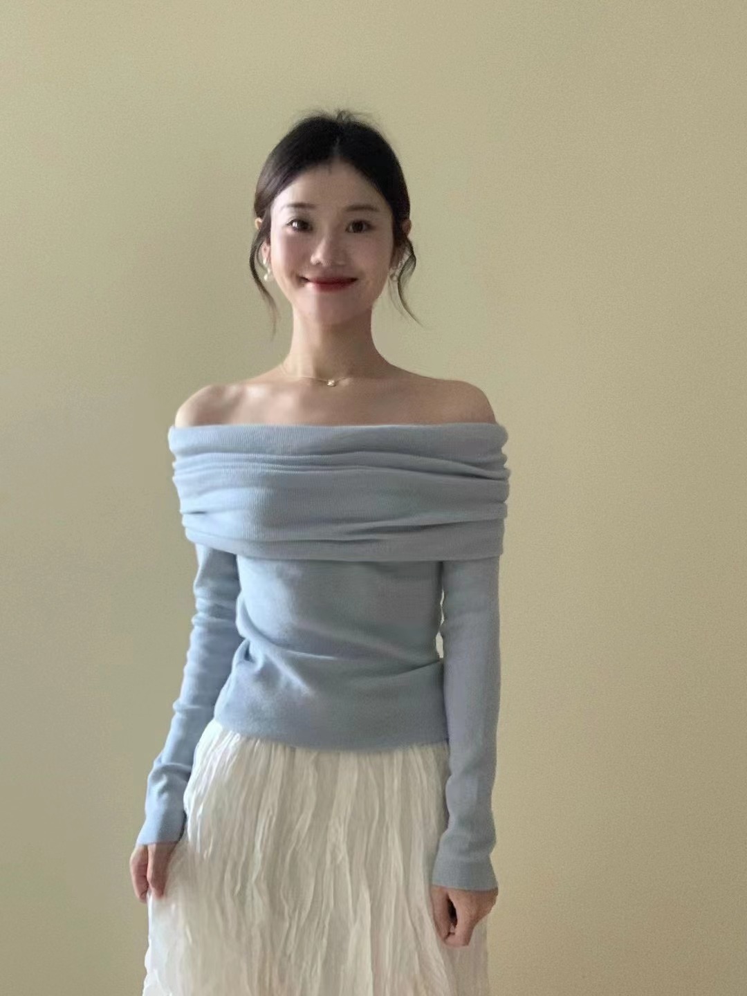 設計感溫柔韓系一字肩針織衫女2023秋季修身顯瘦氣質短款上衣