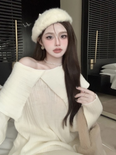 Actual shot of lazy style one-shoulder sweater and sweater for women, spring and autumn design, mid-length, loose outer wear, long sleeves