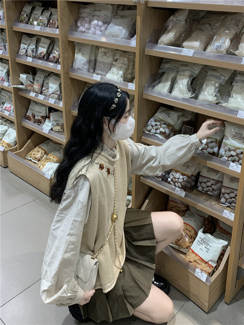 Unique layered sweater vest shirt two-piece set for women autumn and winter design niche short college style top autumn