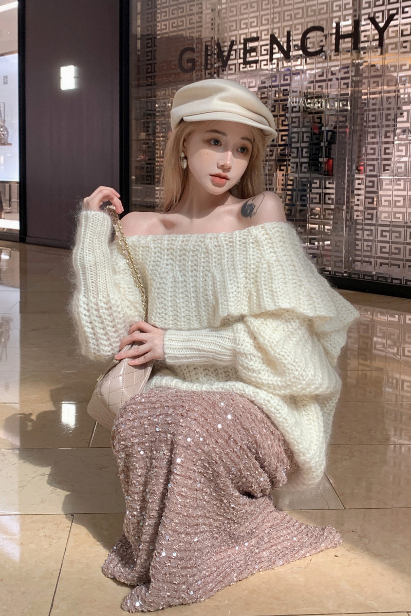 Actual shot of lazy style hollow knitted long-sleeved pullover sweater + atmospheric and elegant hip-hugging sequined skirt