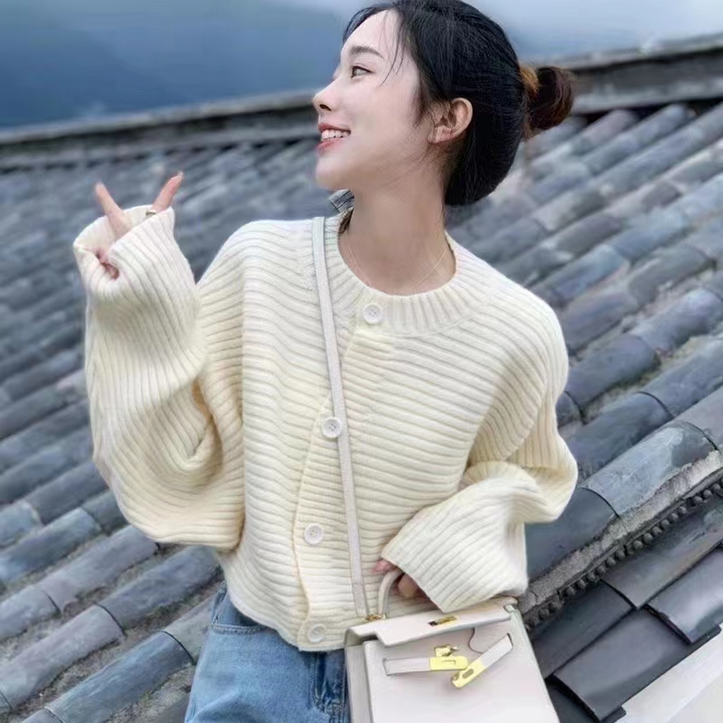 Soft and gentle style sweater jacket for women in autumn and winter, lazy style, retro, small pit striped knitted cardigan top