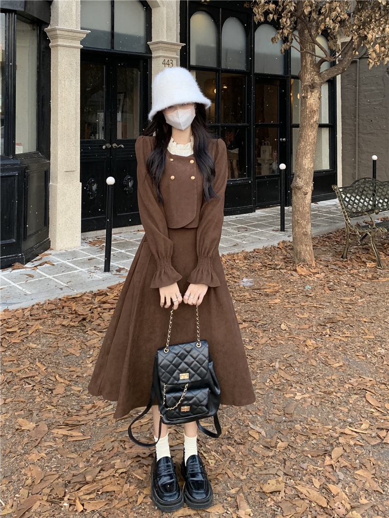 Fake two-piece long-sleeved dress, feminine, popular French round neck corduroy skirt, real shot