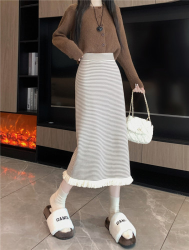 Real shot of 2023 autumn and winter new striped fringed knitted skirt for women high waist slimming mid-length one-step skirt
