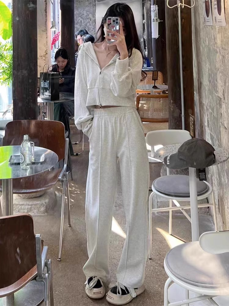 Fashionable sportswear suit for female students in autumn, Korean style loose hooded sweatshirt, wide-leg pants, casual two-piece set