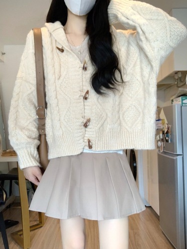 Autumn and winter milk-style outfits, creamy style, college style, fufu, age-reducing sweater and skirt, two-piece suit