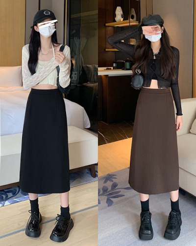Actual shot of coffee-colored high-waist slim skirt for women, versatile back slit, hip-covering mid-length A-line skirt