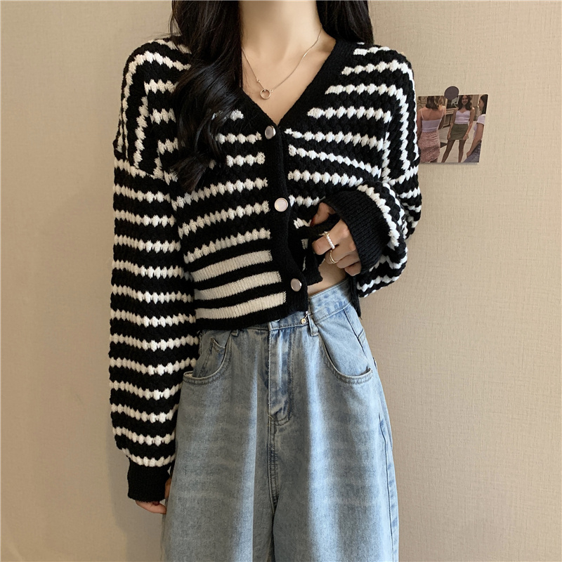 2023 early spring new style small fragrant v-neck sweater women's striped cardigan sweater short chic top jacket trendy