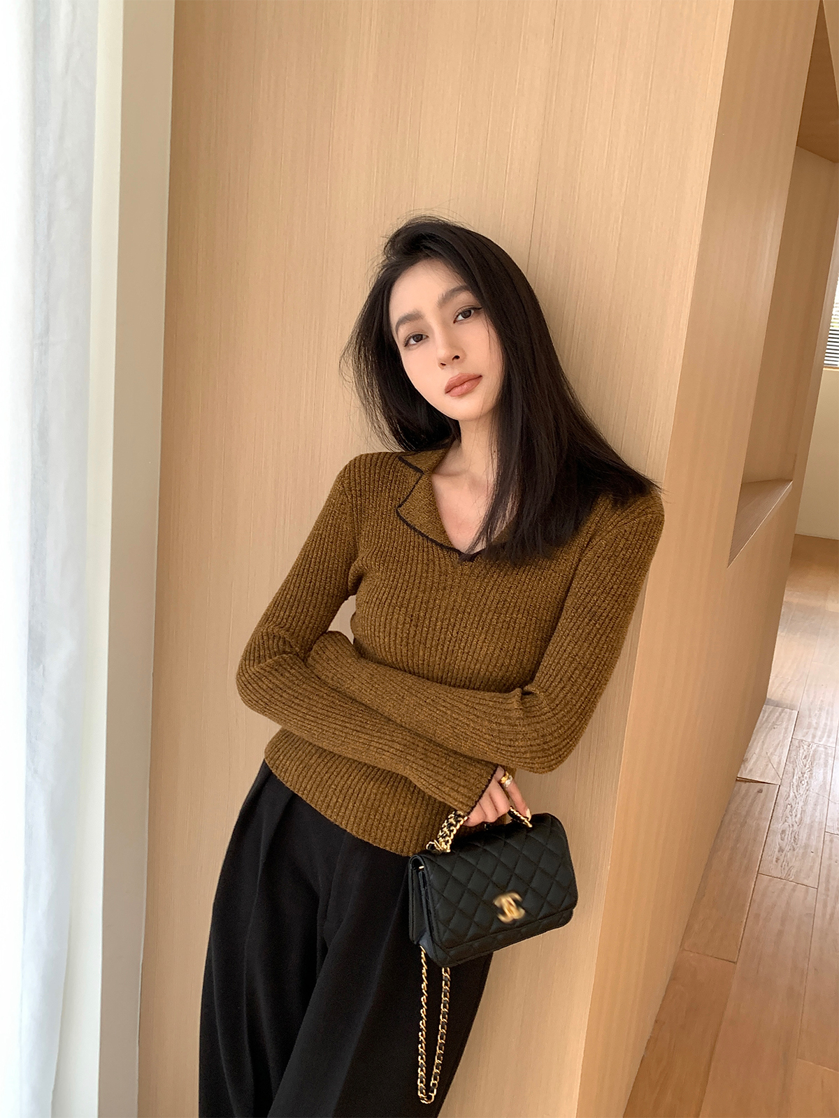 周淼ZHOUMIAO撞色設計針織衫上衣2023新款秋季穿搭翻領套頭毛衣女