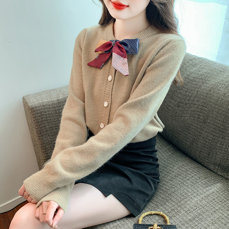 實拍秋冬新款保暖毛衣長袖女時髦設計感領口絲巾羊毛針織開衫女