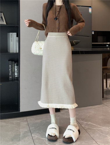 Real shot of 2023 autumn and winter new striped fringed knitted skirt for women high waist slimming mid-length one-step skirt