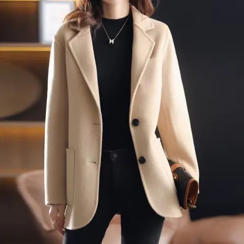 2023 Korean style woolen long-sleeved coat, short woolen coat for women, new autumn and winter clothing for small people, slim and trendy