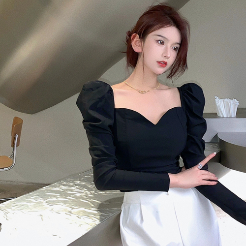 French black square neck spring and autumn bottoming shirt for women with puff sleeves and long-sleeved T-shirt, sexy slim clavicle top