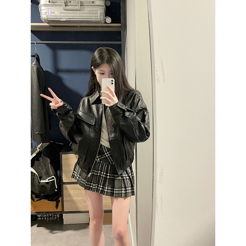 Original workmanship black short leather jacket for women early autumn Hong Kong style retro design small motorcycle jacket