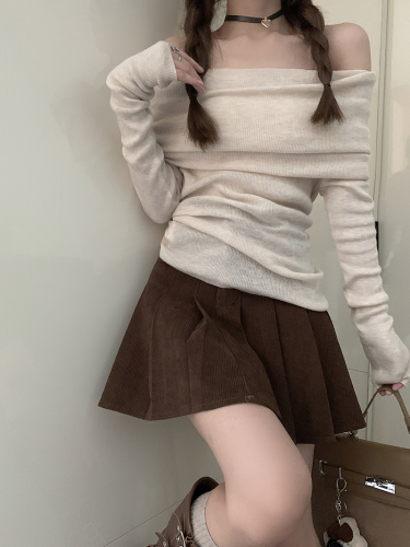Real shot Autumn and winter versatile bottoming long-sleeved sweater + high-waist slim corduroy pleated skirt suit