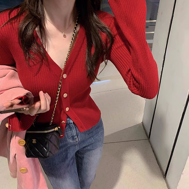 杏色V領針織打底衫女設計感小眾氣質修身顯瘦收腰內搭毛衣苞芯紗