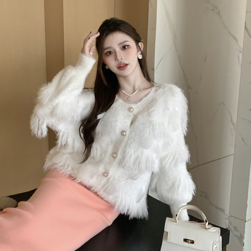 Real shot of Xiao Xiangfeng sweet girl heavy industry feather beaded sweater round neck jacket goddess style celebrity temperament versatile