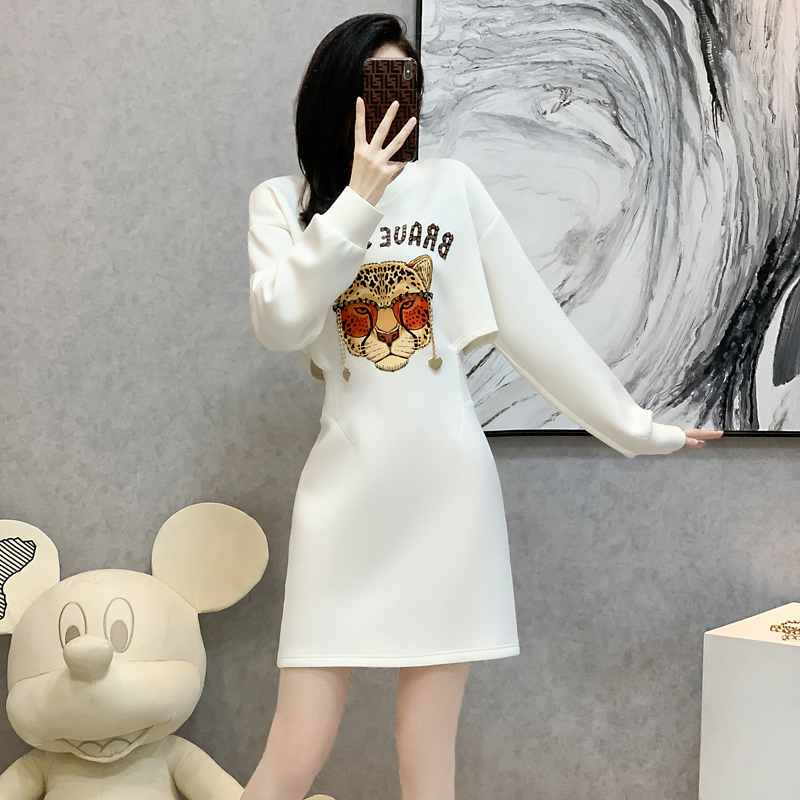 European beautiful white round neck sweatshirt for women spring and autumn 2023 new heavy industry style mid-length sweatshirt skirt for small people