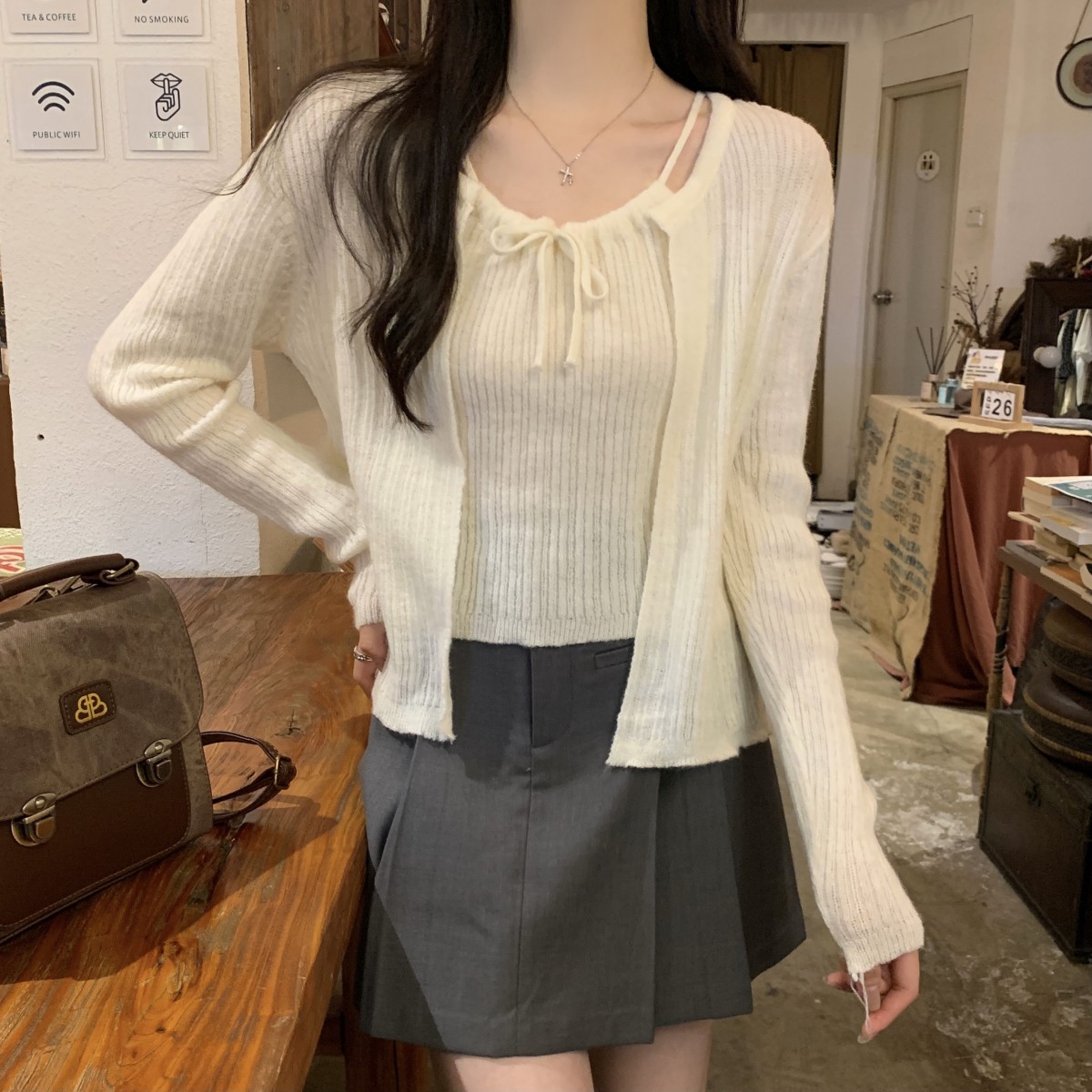Actual shot of autumn and winter Korean style two-piece set with suspenders inside and a design of 6 wool knitted cardigans and sweaters for outer wear
