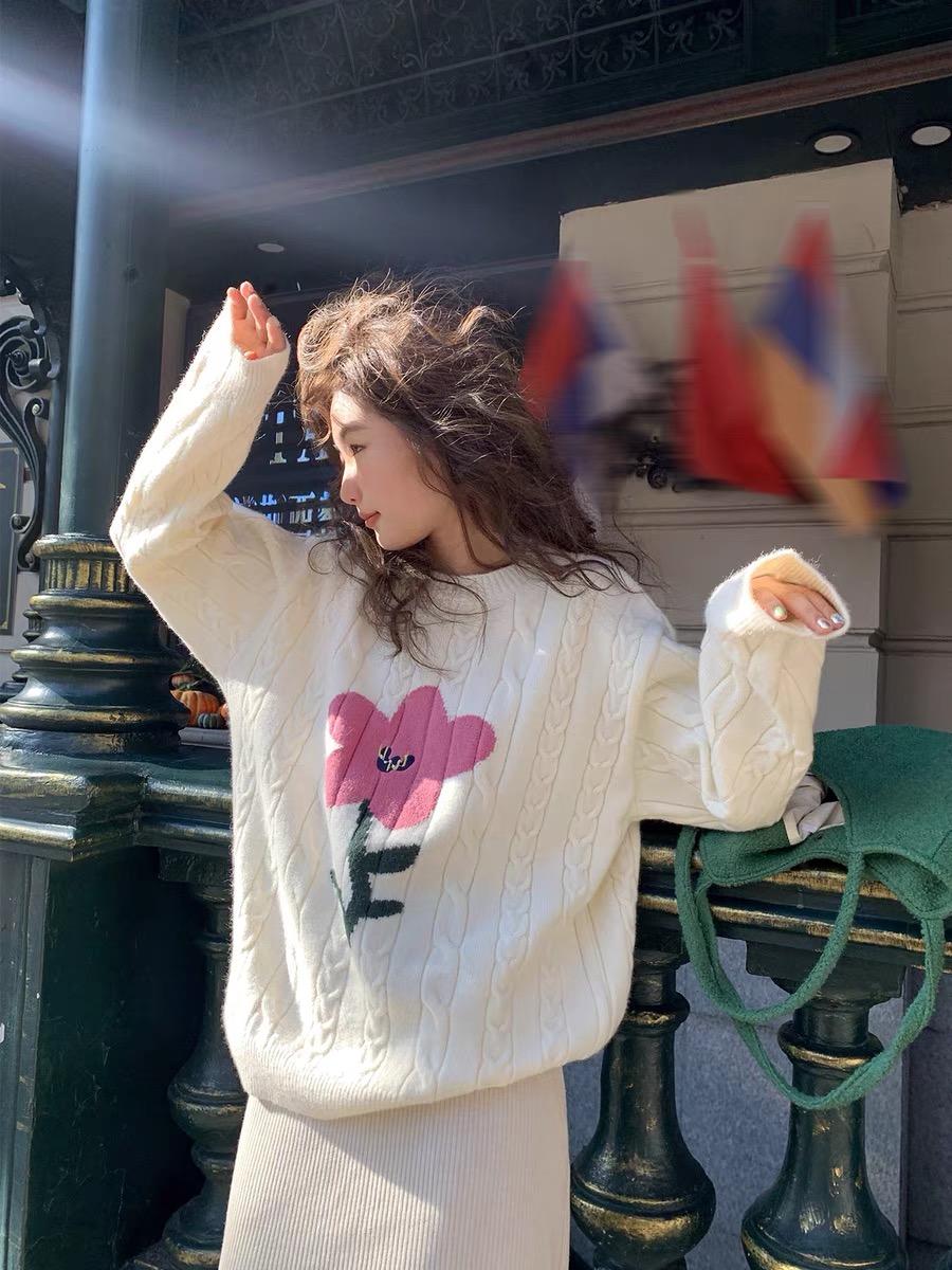 Hello Canon Flower Embroidered Knit Sweater for Women 2023 Autumn/Winter New Release Unique Design Long Sleeve Top