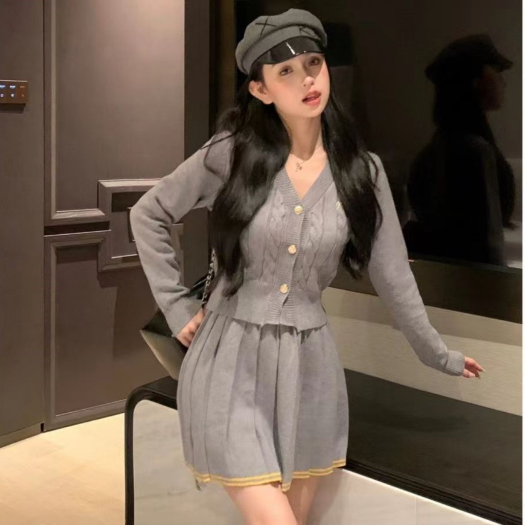 Gray college style suit long-sleeved v-neck knitted cardigan for women autumn 2023 new pleated a-line skirt two-piece set