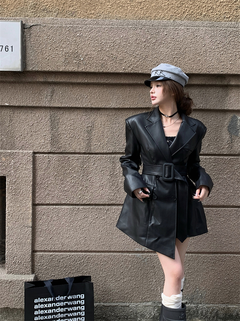 Actual shot of new irregular design, high-end, retro temperament suit and leather jacket