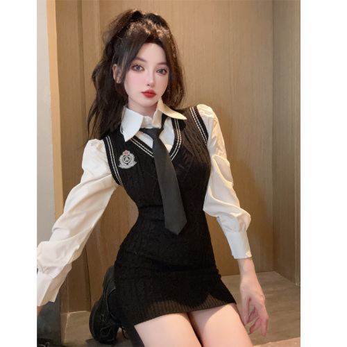 Real shot of college style badge knitted hip dress two-piece suit for women in spring and autumn new style American hottie outfit