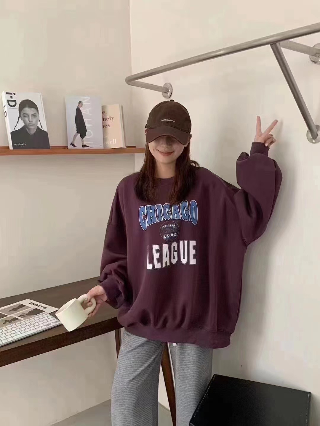 2023 autumn and winter velvet new style loose contrasting letters, fashionable and versatile, lazy style, slimming round neck sweatshirt for women