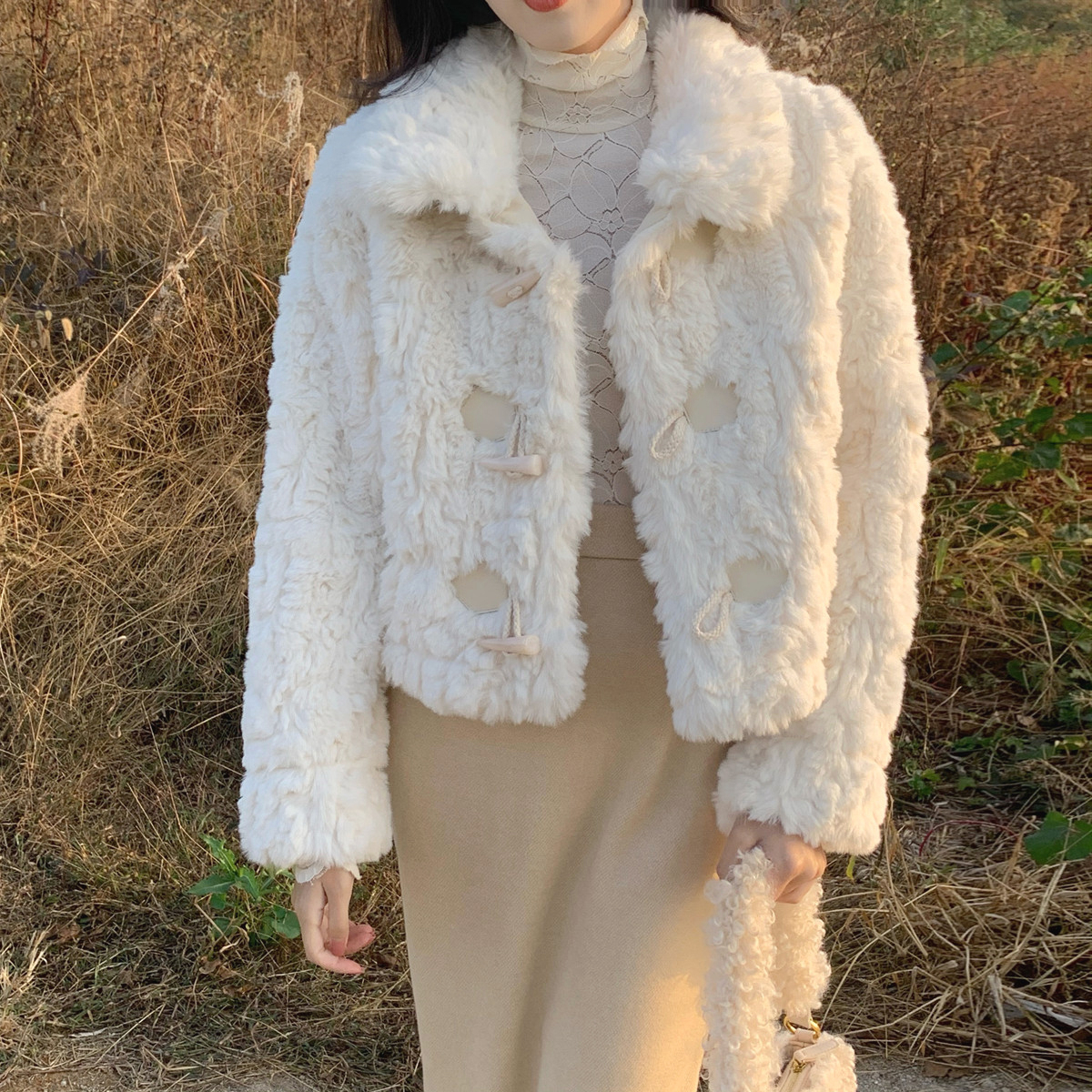 New autumn and winter fur one-piece lambswool coat for women short style small horn button imitation rabbit plush fur