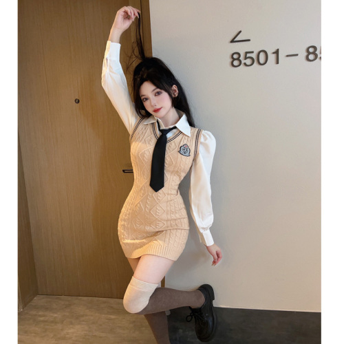 Real shot of college style badge knitted hip dress two-piece suit for women in spring and autumn new style American hottie outfit