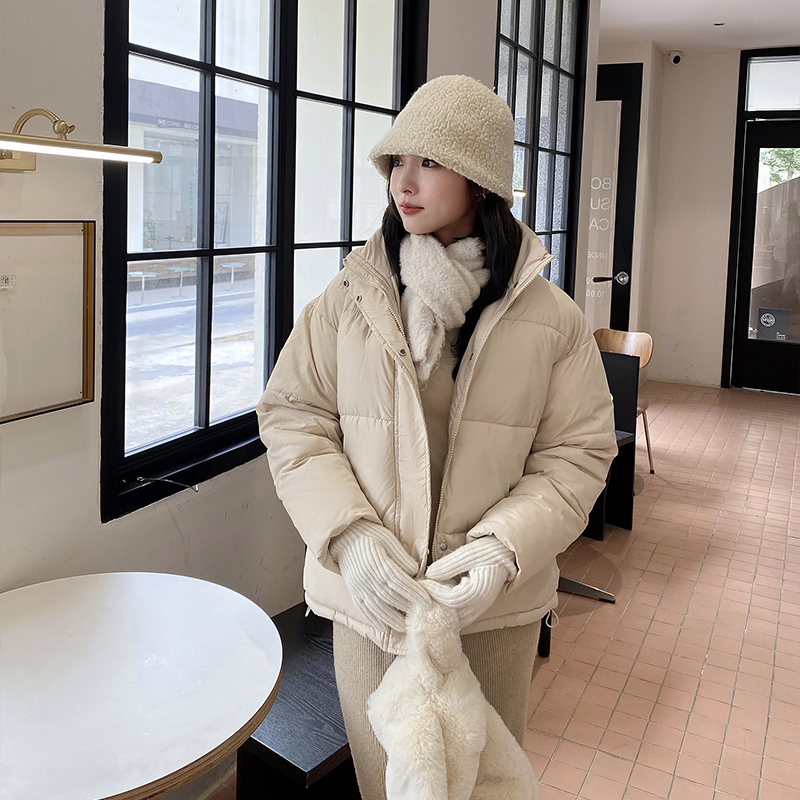 Real shot of down jacket 2023 new women's short bread coat Korean style small style winter loose and fashionable