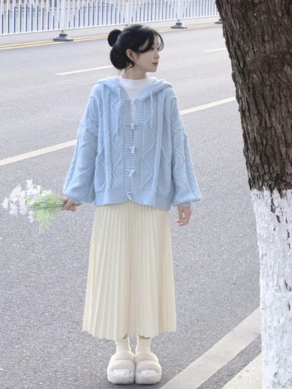 Early autumn matching with a complete set of 2023 women's French milk tea style outfits for small people dress and cute suit