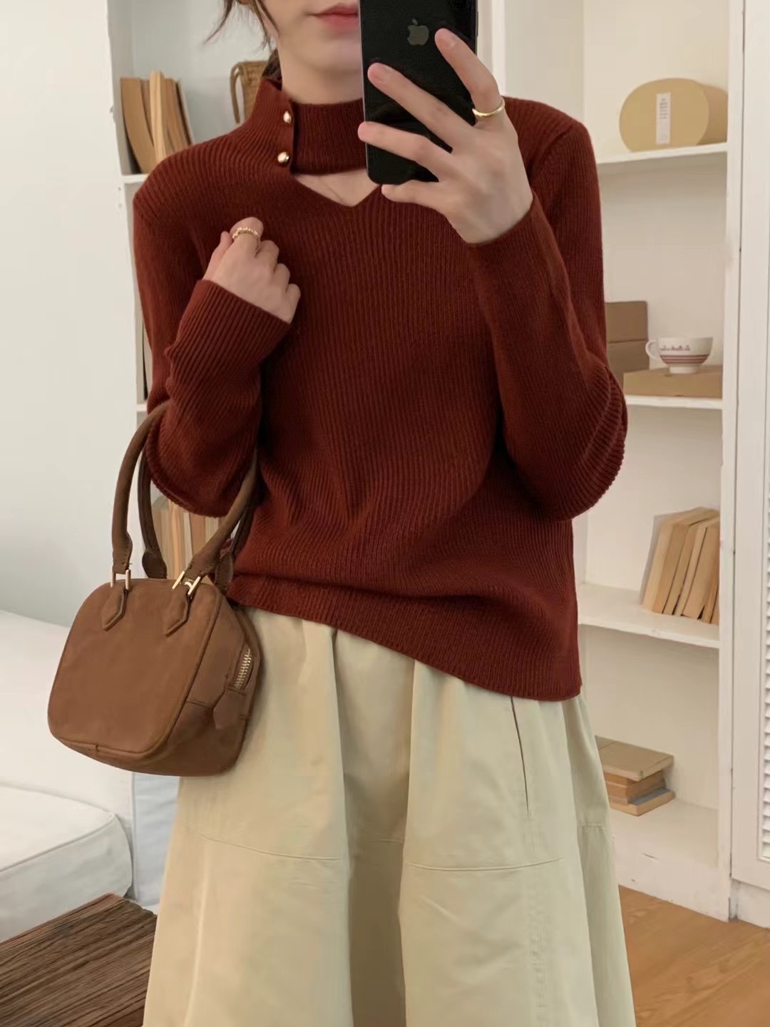 Autumn and winter long-sleeved bottoming sweater top design niche Maillard turtleneck sweater for women