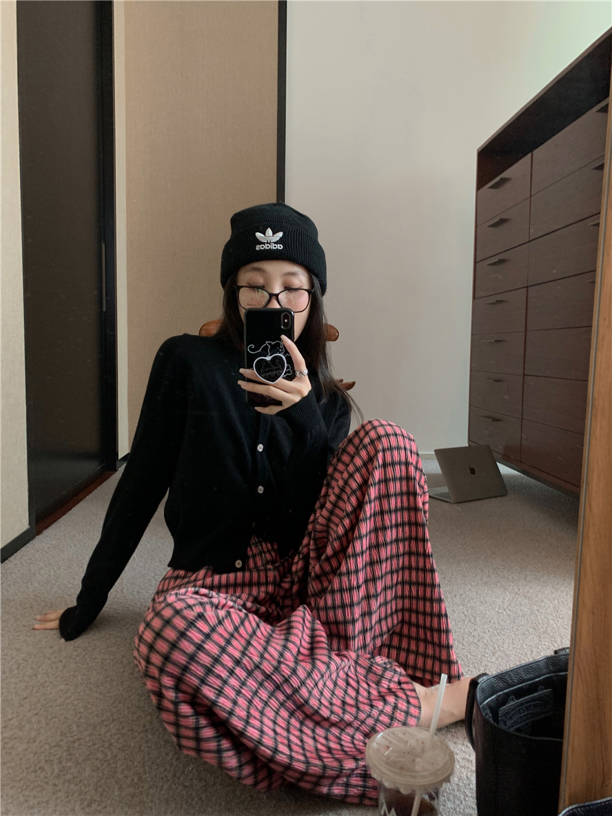 Real shot of black and pink plaid wide-leg pants, versatile casual straight pants, versatile tops and sweater suits