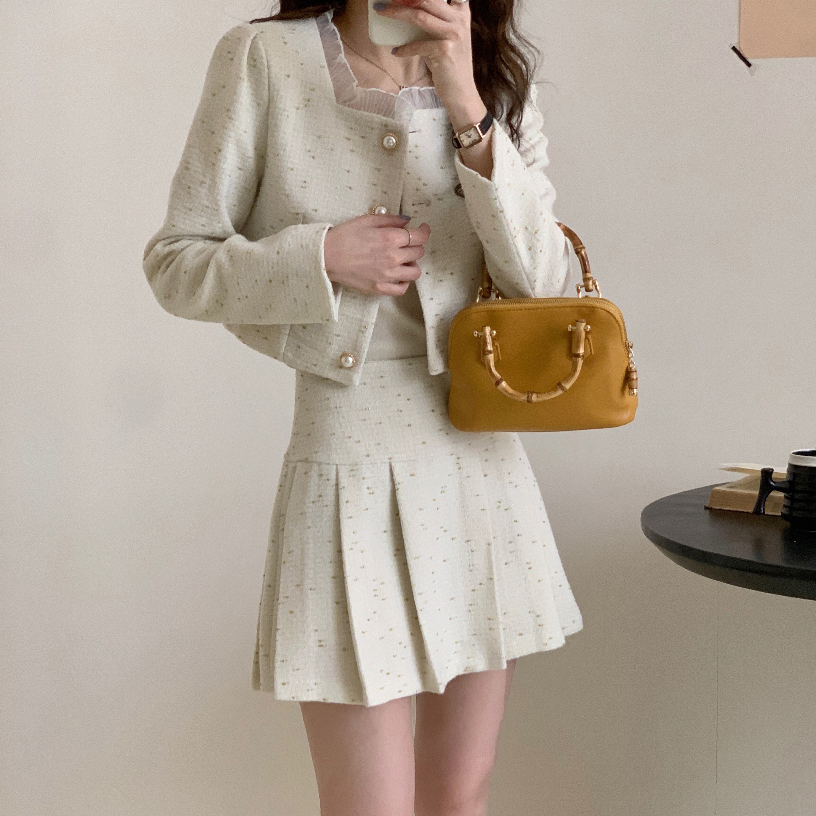 Xiaoxiangfeng thick suit 2023 autumn and winter Korean style small round neck short coat high waist slim pleated skirt two-piece set