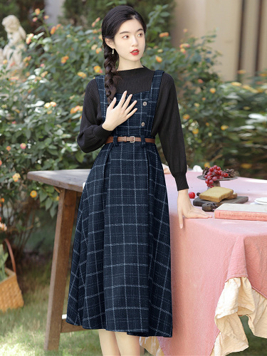 Knitted sweater and skirt two-piece fall and winter dress, high-end French platycodon woolen suspender skirt suit