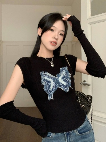 Half turtleneck butterfly patch knitted bottoming shirt for women with unique design and sweet hot girl long-sleeved short top for autumn