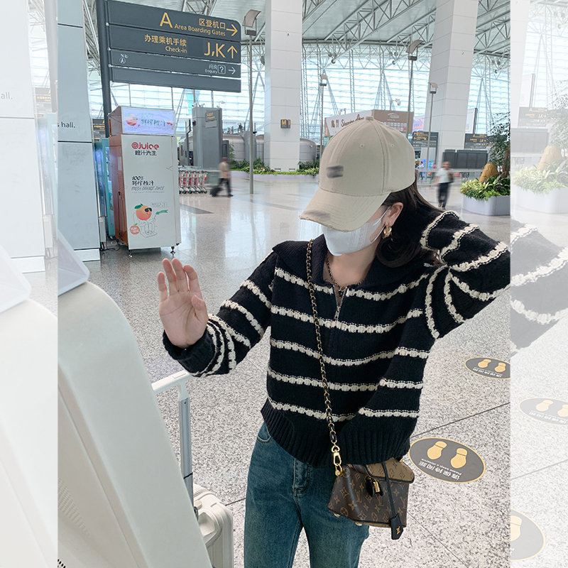 曾小咸 條紋復古翻領開衫女設計感小眾慵懶風拉鏈針織毛衣外套潮