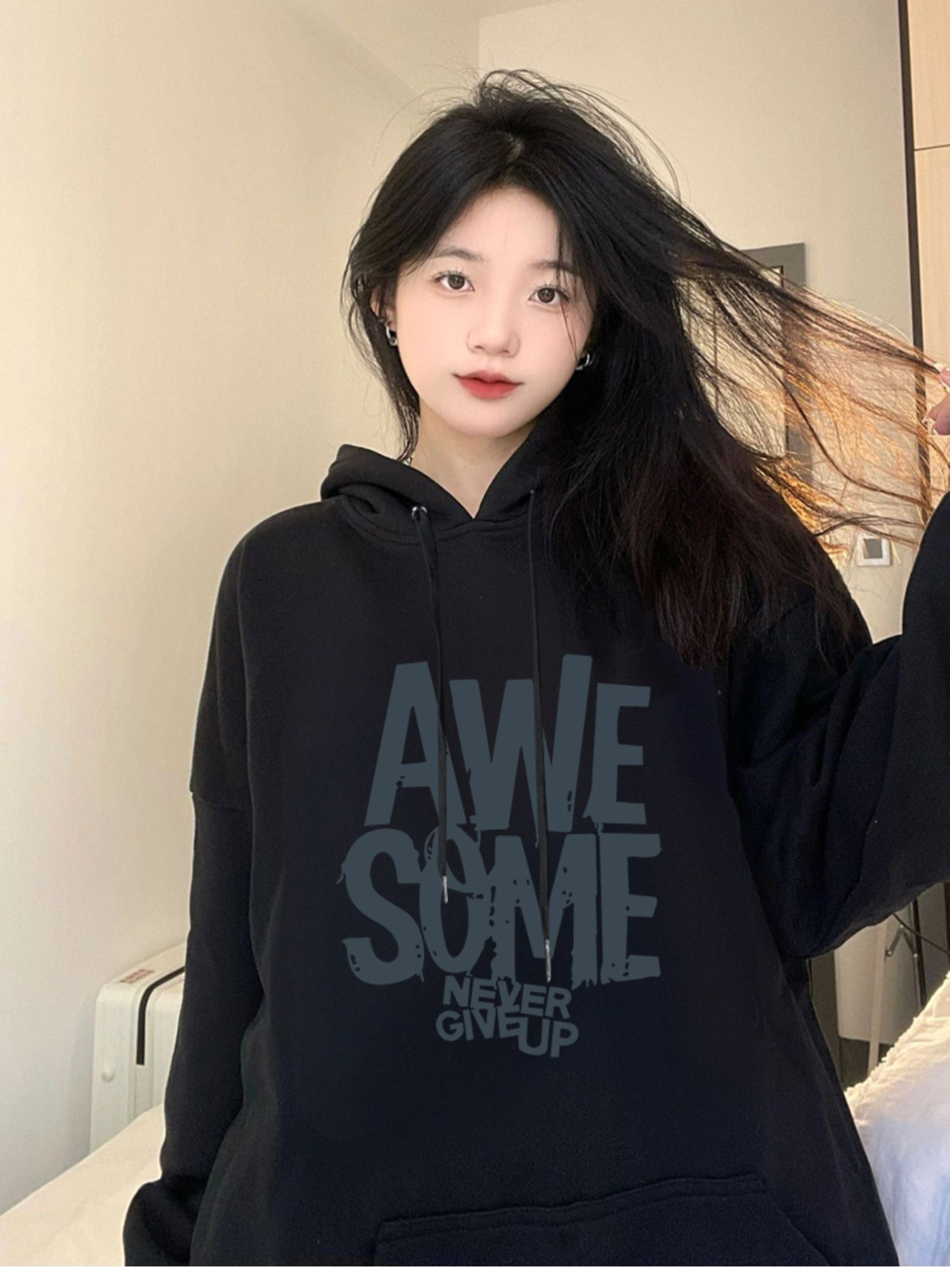 加絨黑色慵懶風連帽衛衣女2023新款春秋季小個子鯊魚褲的搭配上衣