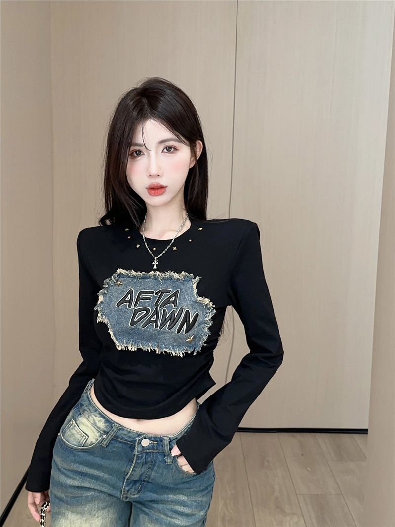 Real shot of hot girl denim patch long-sleeved T-shirt slimming design round neck rivet top