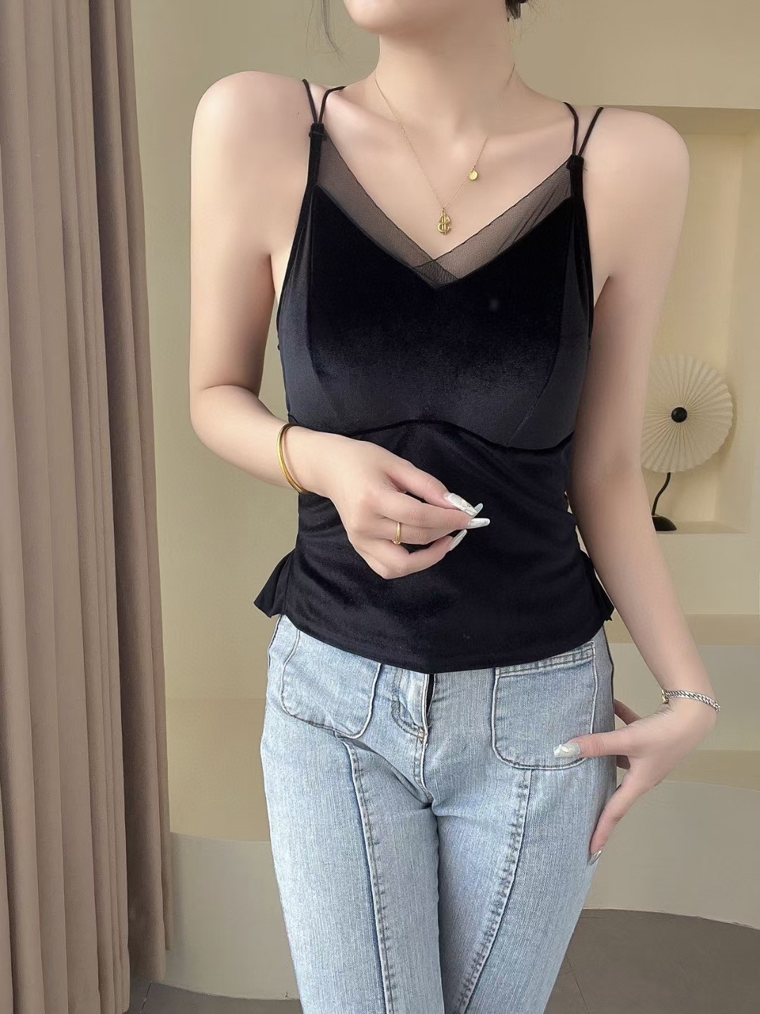 ~秋新款V領美背吊帶背心絲絨辣妹性感帶胸墊打底衣