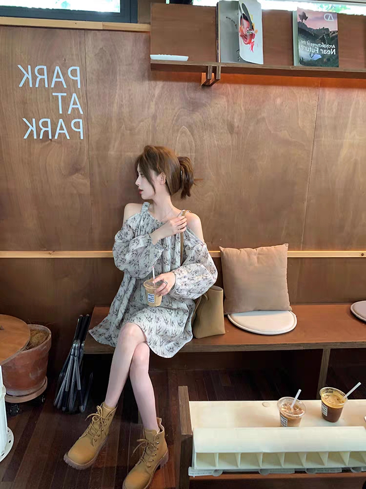 露肩韓版碎花連衣裙女秋季設計感法式裙子甜美遮肚顯瘦長袖襯衫裙