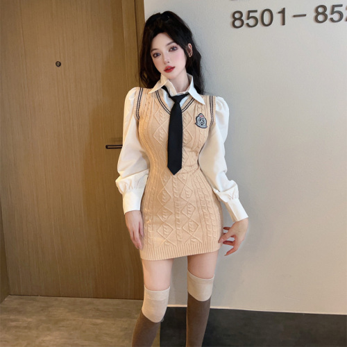 Real shot of college style badge knitted hip dress two-piece suit for women in spring and autumn new style American hottie outfit