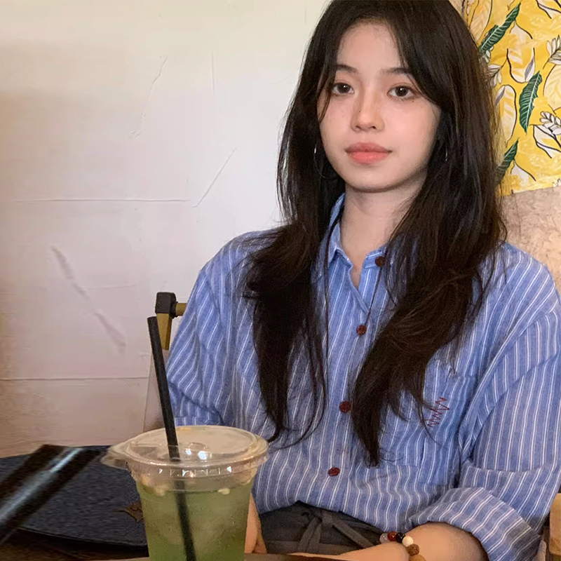 Blue striped shirt for women 2023 new early autumn shirt petite chic long-sleeved top design niche