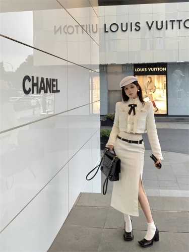 Actual shot of Xiaoxiangfeng tweed bow stand-collar jacket + lace-up slit skirt suit