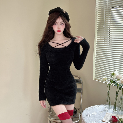 Real shot of sexy knitted dress for women in autumn, bottoming sweater skirt, temperament, slim and pure lust, hip-hugging short skirt