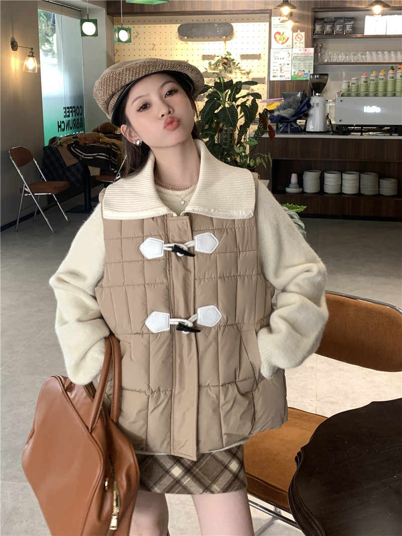 Actual shot of Korean style Maillard wearing a round-neck versatile sweater + cotton-padded vest