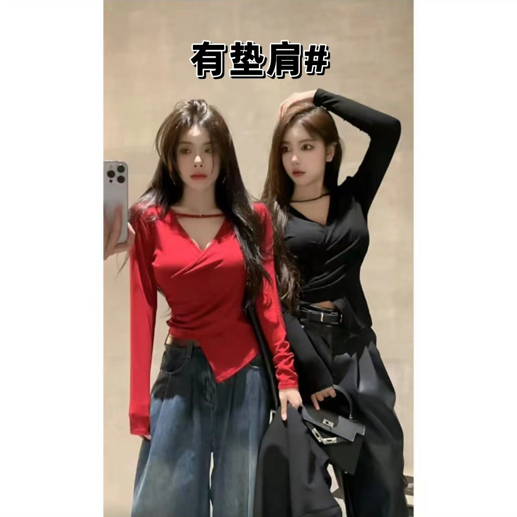 不規則交叉V領設計感秋季百搭修身長袖t恤女打底衫帶墊肩