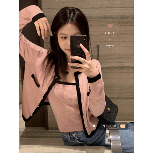 Sweet girl's favorite in autumn and winter ~ two-piece set of contrasting color slim-fitting camisole + Xiaoxiangfeng long-sleeved knitted cardigan jacket