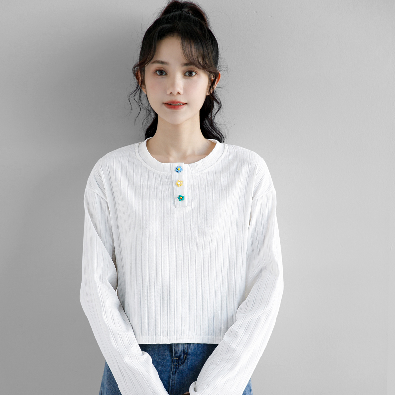 2023初秋新款白色打底衫女春秋內搭長袖t恤紐扣小花百搭短款上衣