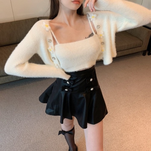 Real shot of suspenders + long-sleeved knitted cardigan two-piece set